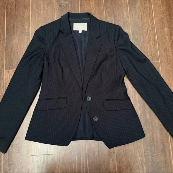 Banana Republic Dark Pinstripe Blazer, size 2, as new condition - Picture 3 of 6